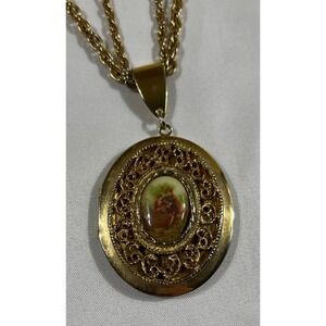 Fragonard Style Locket Necklace Gold Tone Filigree Courting Couple‎ Vintage Boho